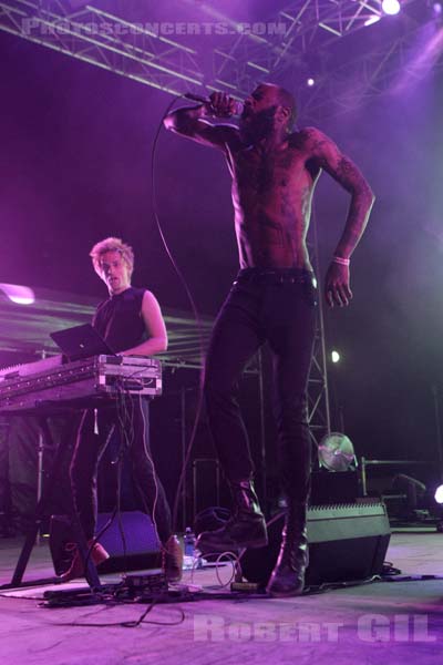 DEATH GRIPS - 2017-06-11 - NIMES - Paloma - Flamingo - 